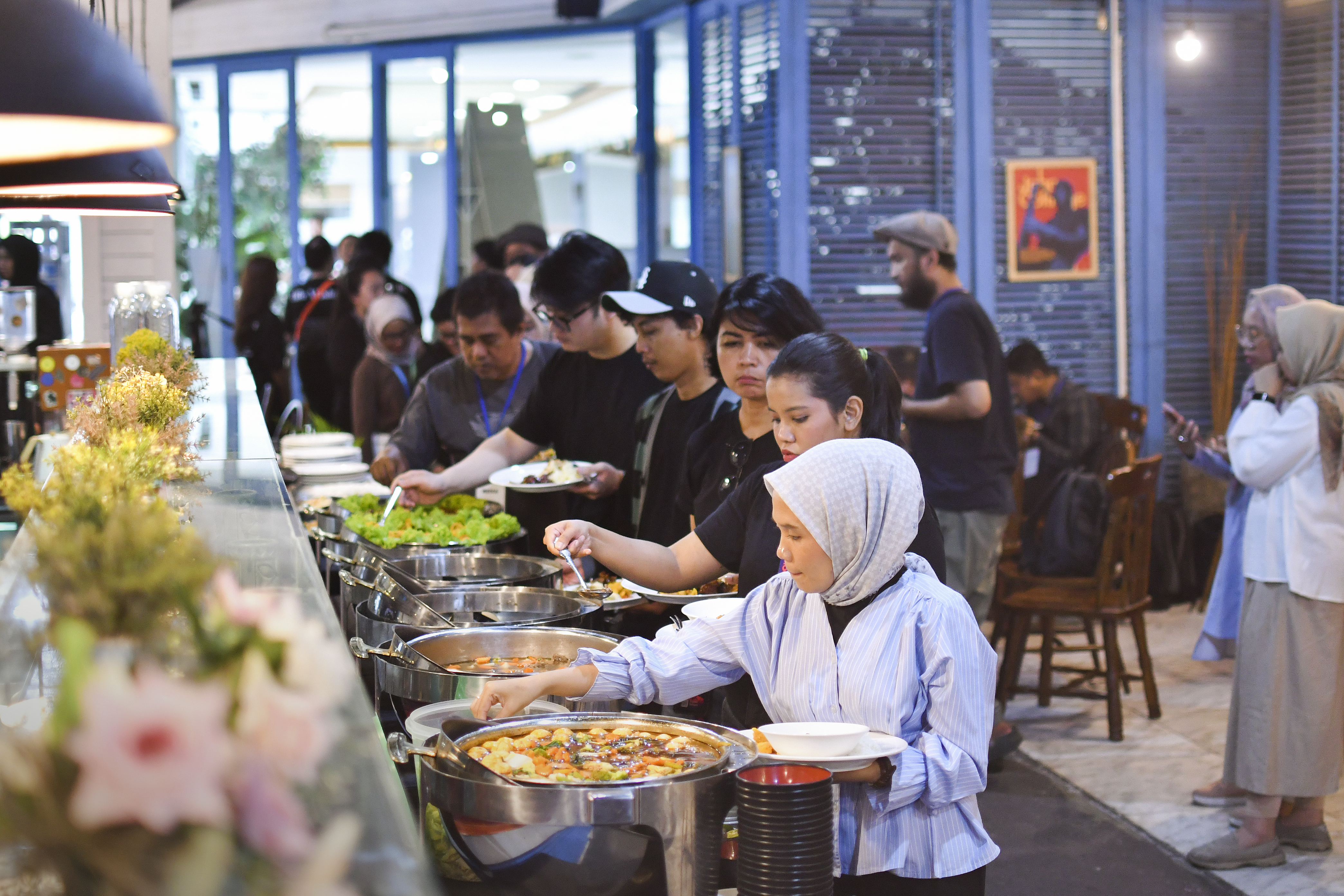 Suasana Restoran Anda